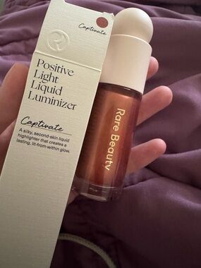 Rare Beauty Positive Light Liquid Luminizer - Captivate (Warm Copper)
